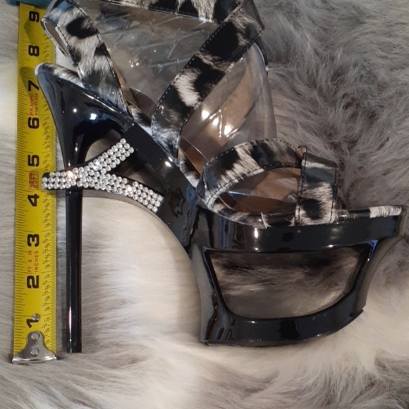 High Heels - Picture 1 of 8